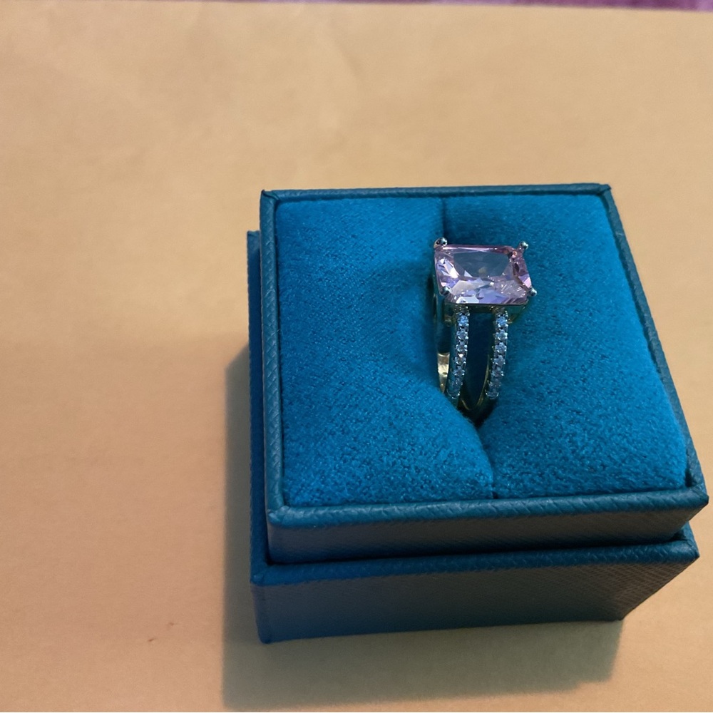Elegant Silver and Pink Gemstone Ring